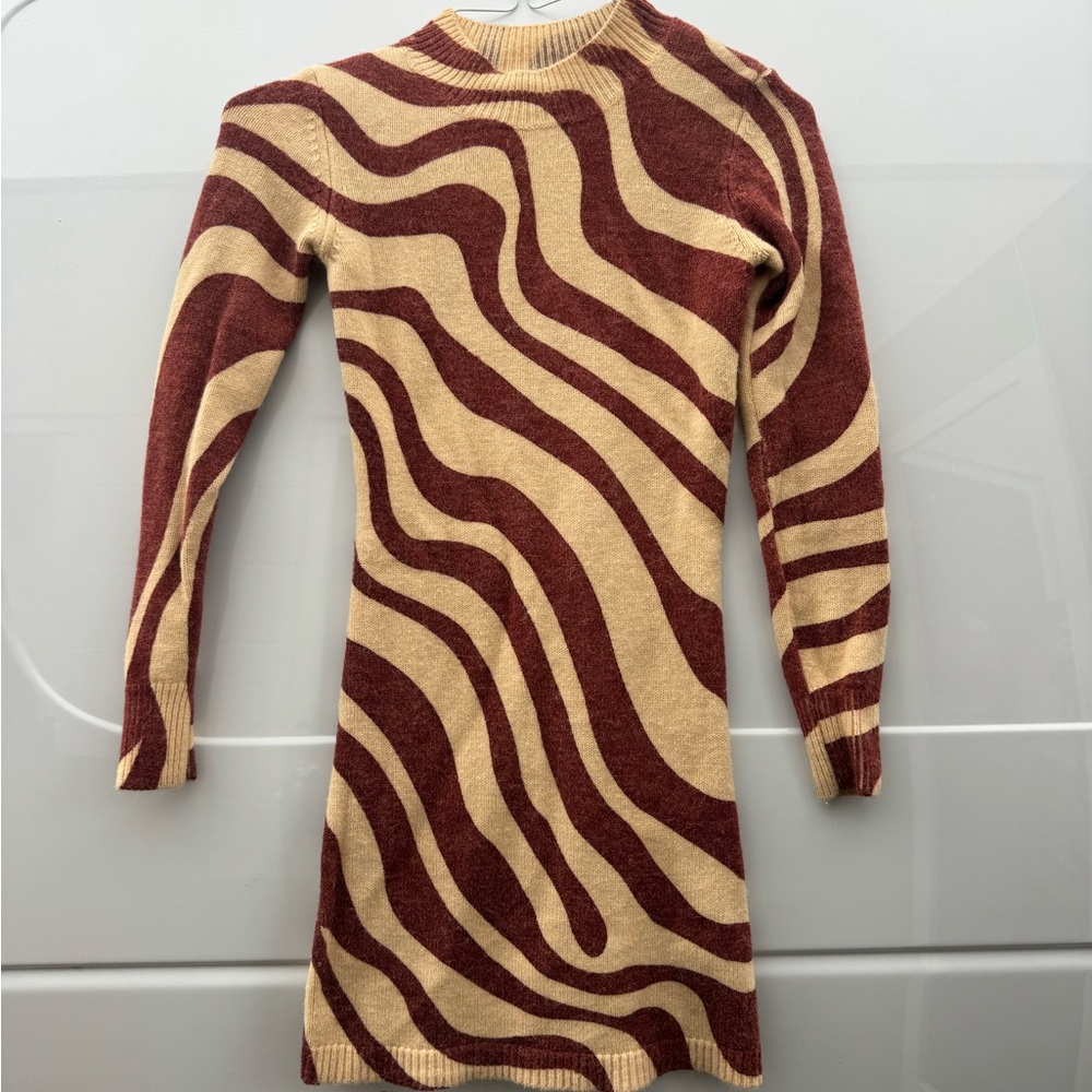 Zara Long Sleeve Wave-Pattern Knit Dress in Brown and Cream